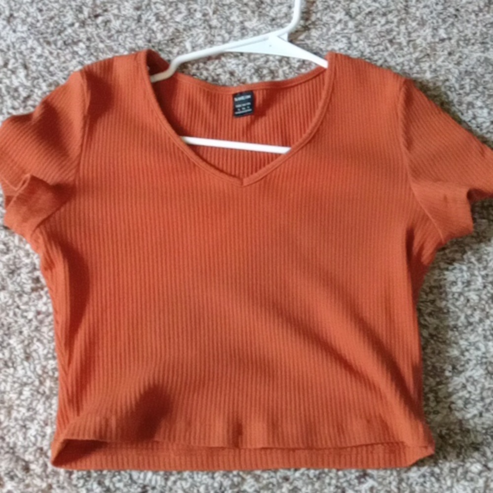 Cropped ribbed tee